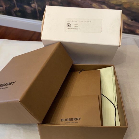 Authentic BNWT Burberry Faux Pearl Charm Earrings - Picture 8 of 11